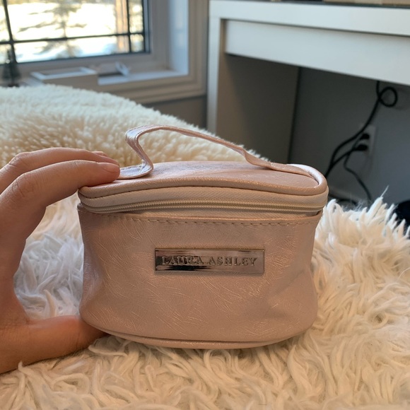 LAURA ASHLEY COSMETIC BAG - Picture 4 of 4